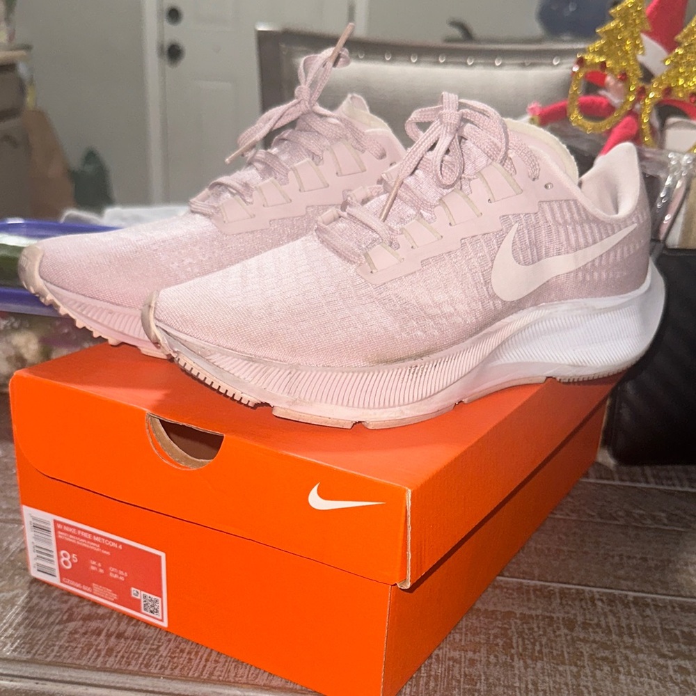 Nike Women's Light Pink Sneakers
